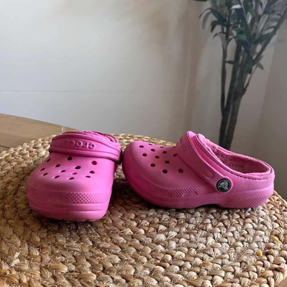 Crocs, toddler girl pink lined crocs size 8